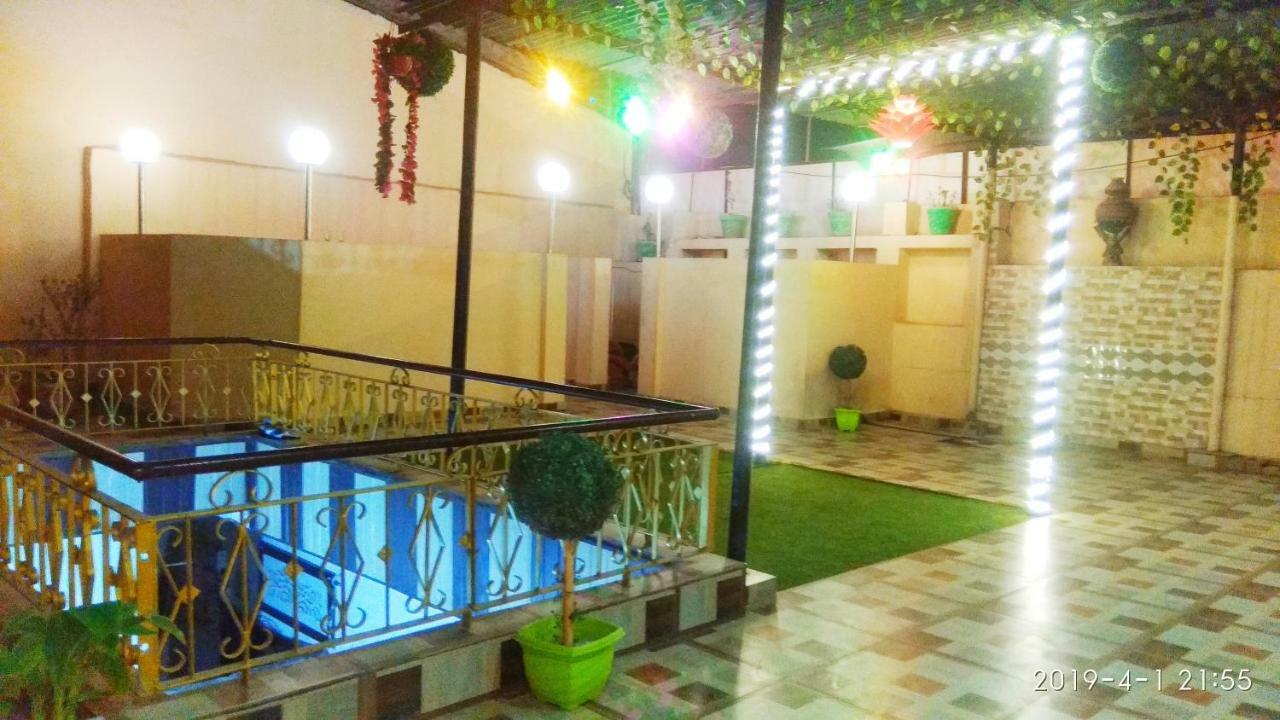 Hotel Revoli Amritsar Exteriör bild